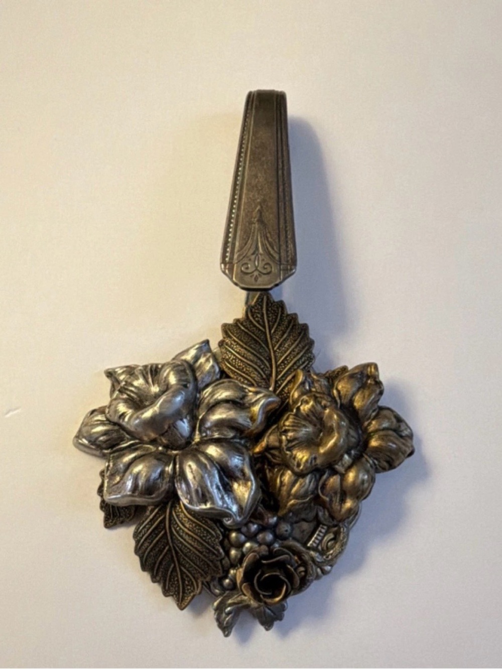 Antique-Style Silver Floral hand crafted Necklace brooch